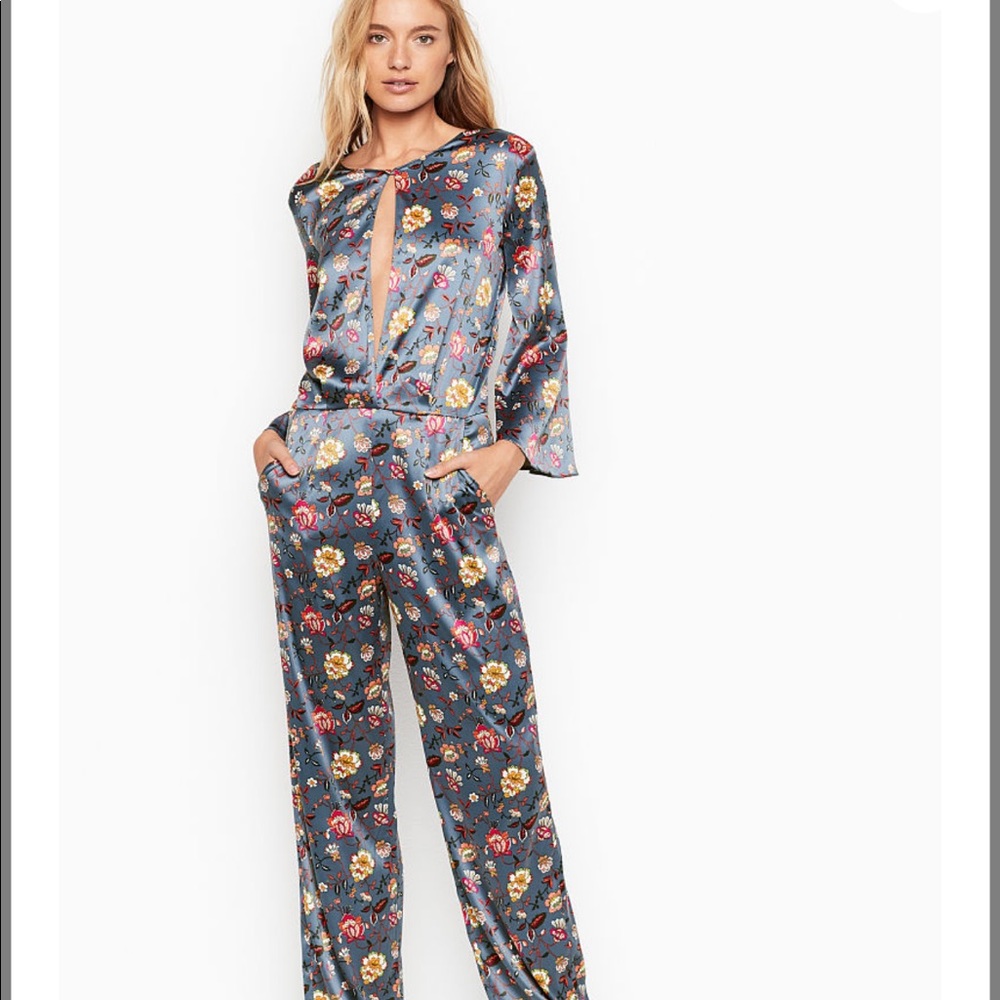 🆕 VS Satin Jumpsuit, NWT